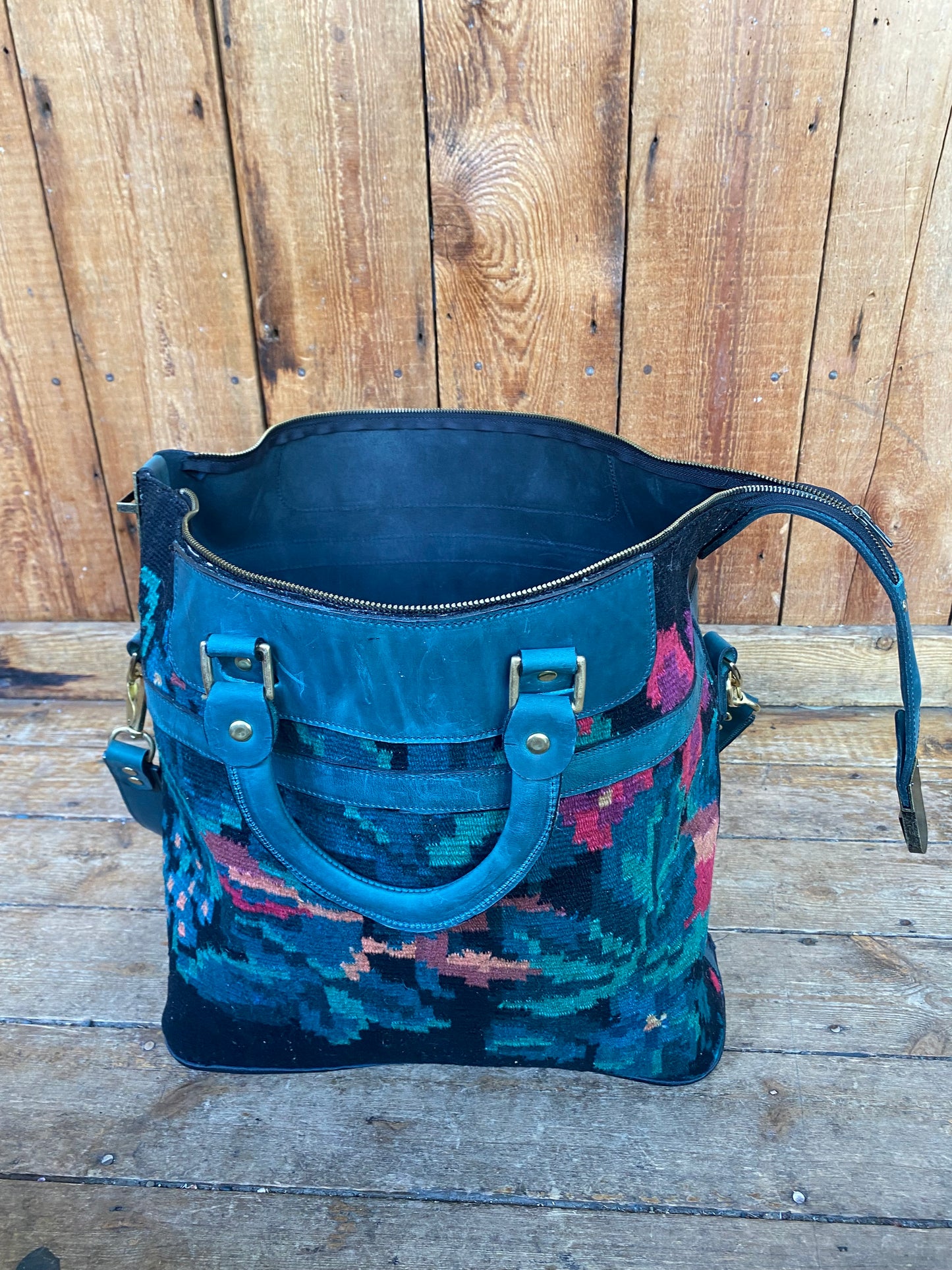 Mauve Carry On