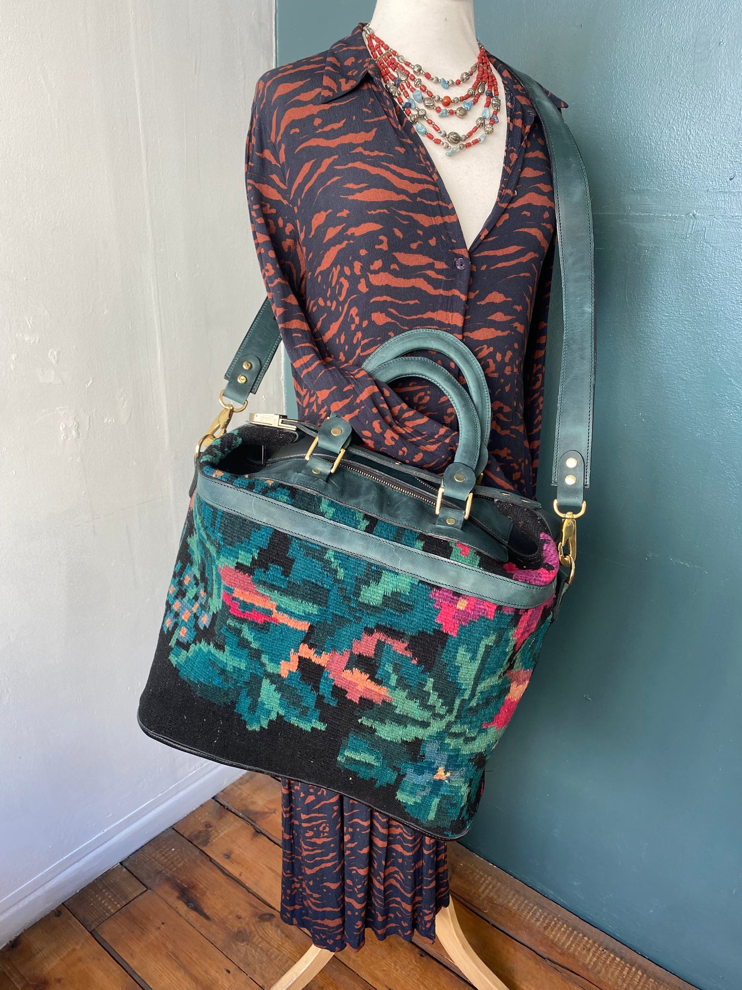 Mauve Carry On