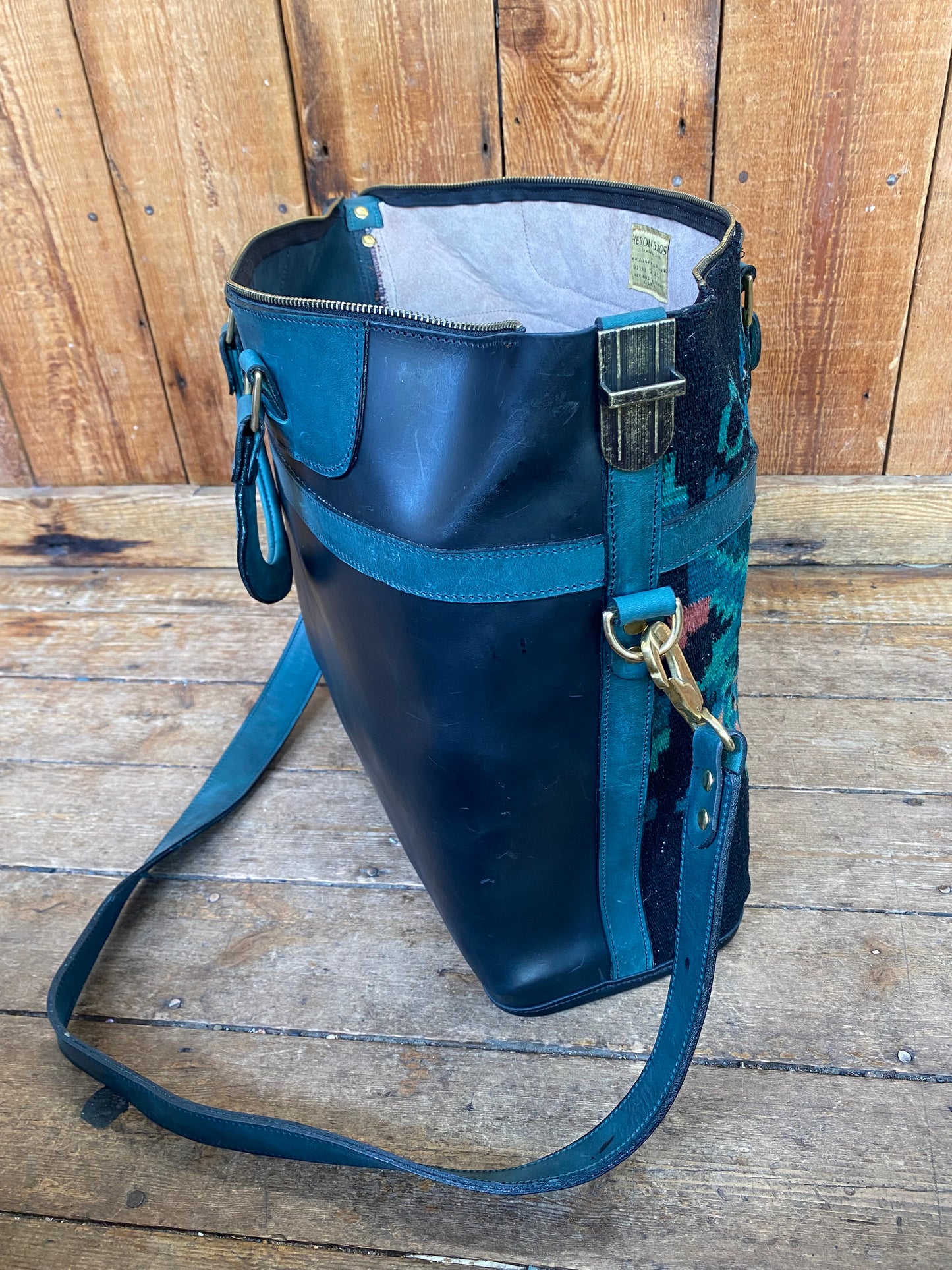 Mauve Carry On